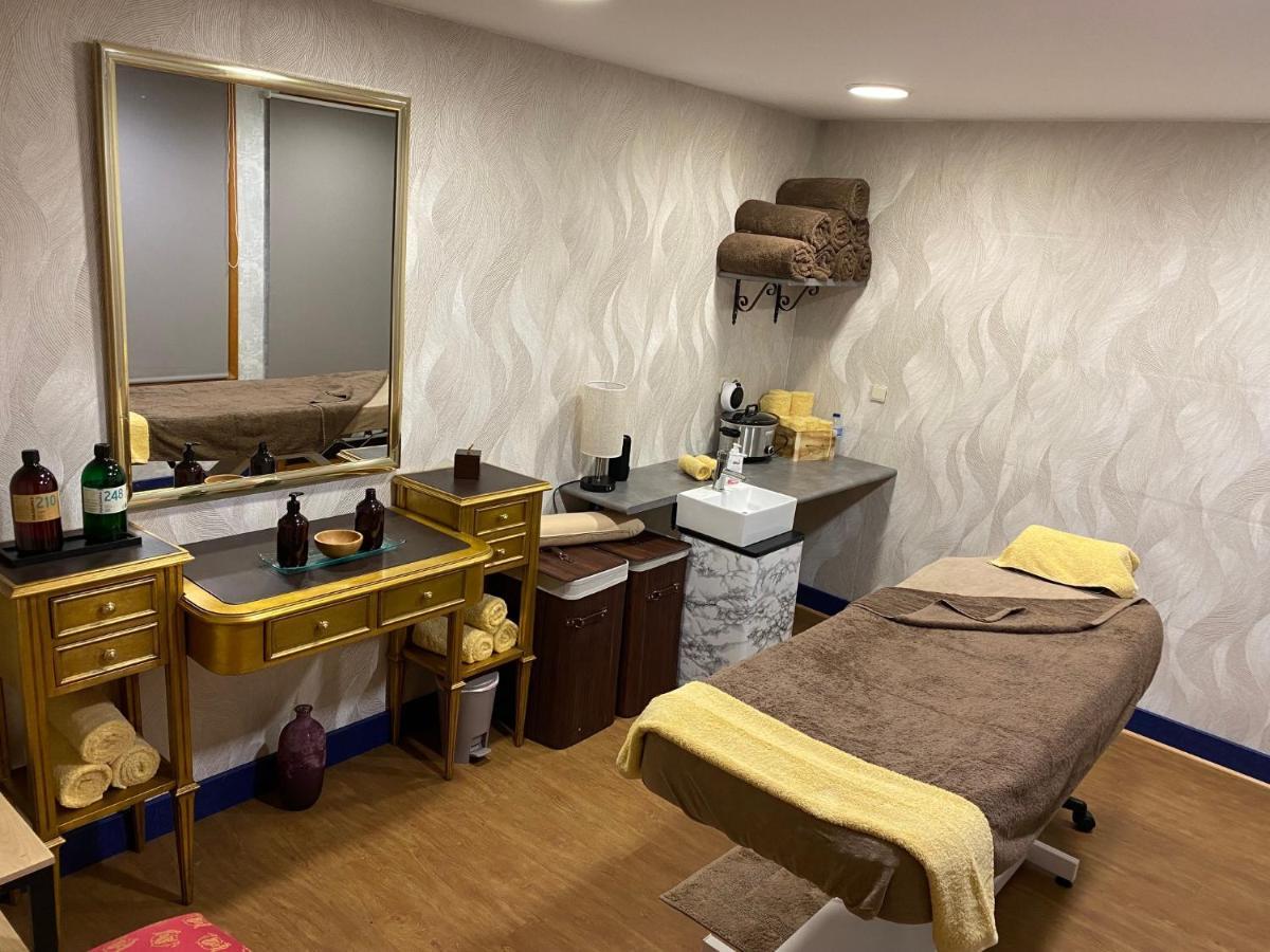 Eurostars Araguaney Hotel Santiago de Compostela Ngoại thất bức ảnh A treatment room at a spa