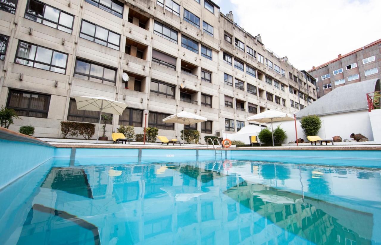 Eurostars Araguaney Hotel Santiago de Compostela Ngoại thất bức ảnh The swimming pool at the hotel