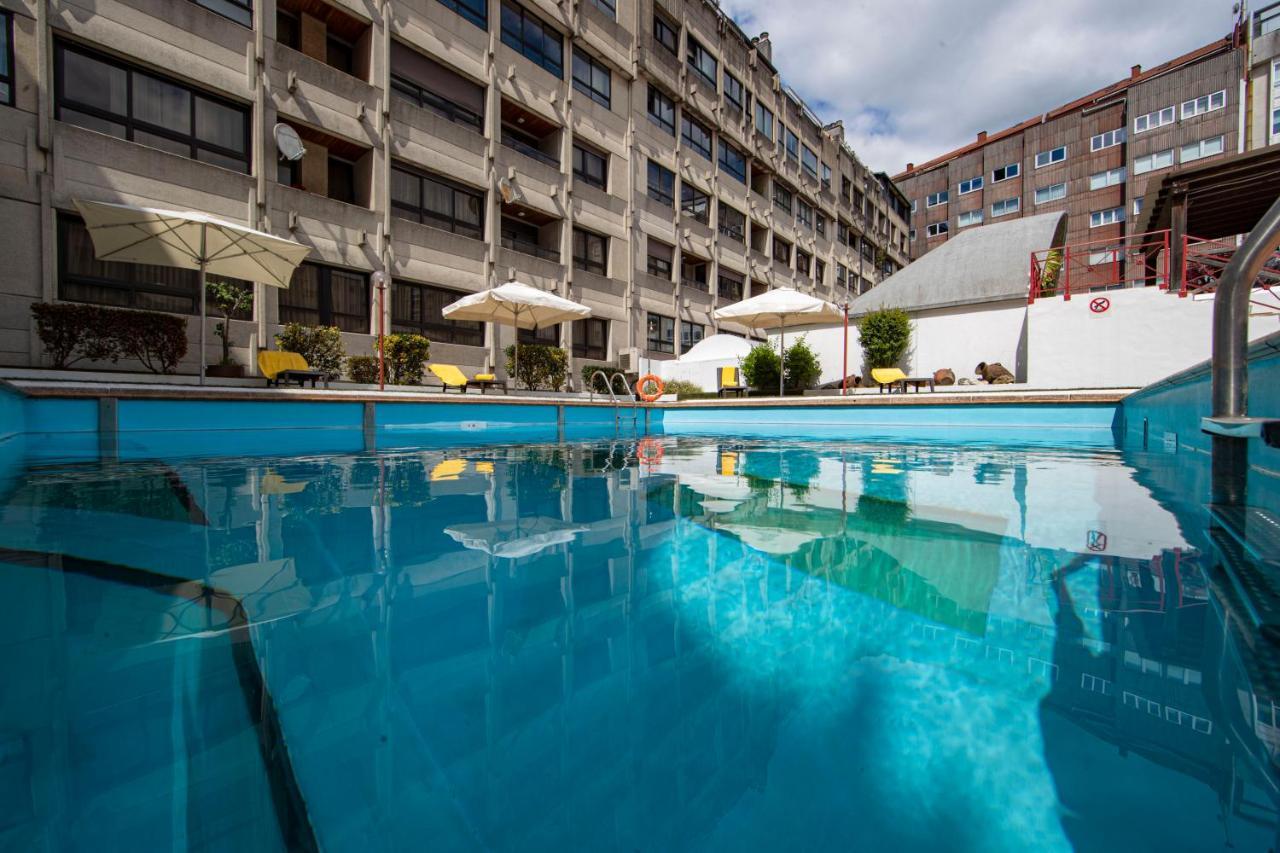 Eurostars Araguaney Hotel Santiago de Compostela Ngoại thất bức ảnh The swimming pool at the hotel