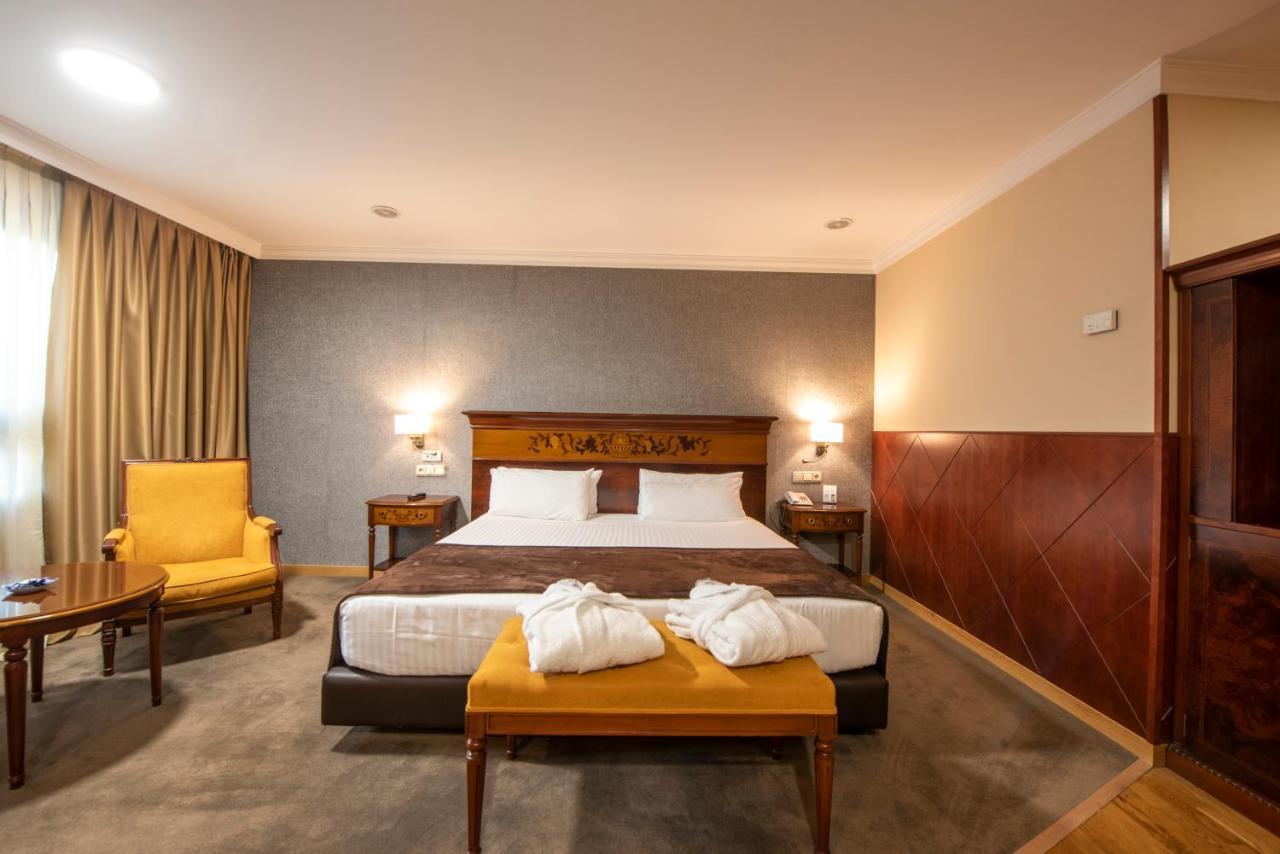 Eurostars Araguaney Hotel Santiago de Compostela Ngoại thất bức ảnh A room at the hotel
