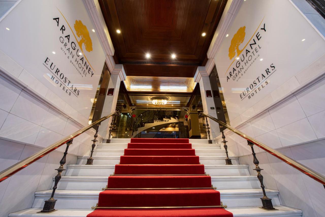 Eurostars Araguaney Hotel Santiago de Compostela Ngoại thất bức ảnh Entrance to the hotel