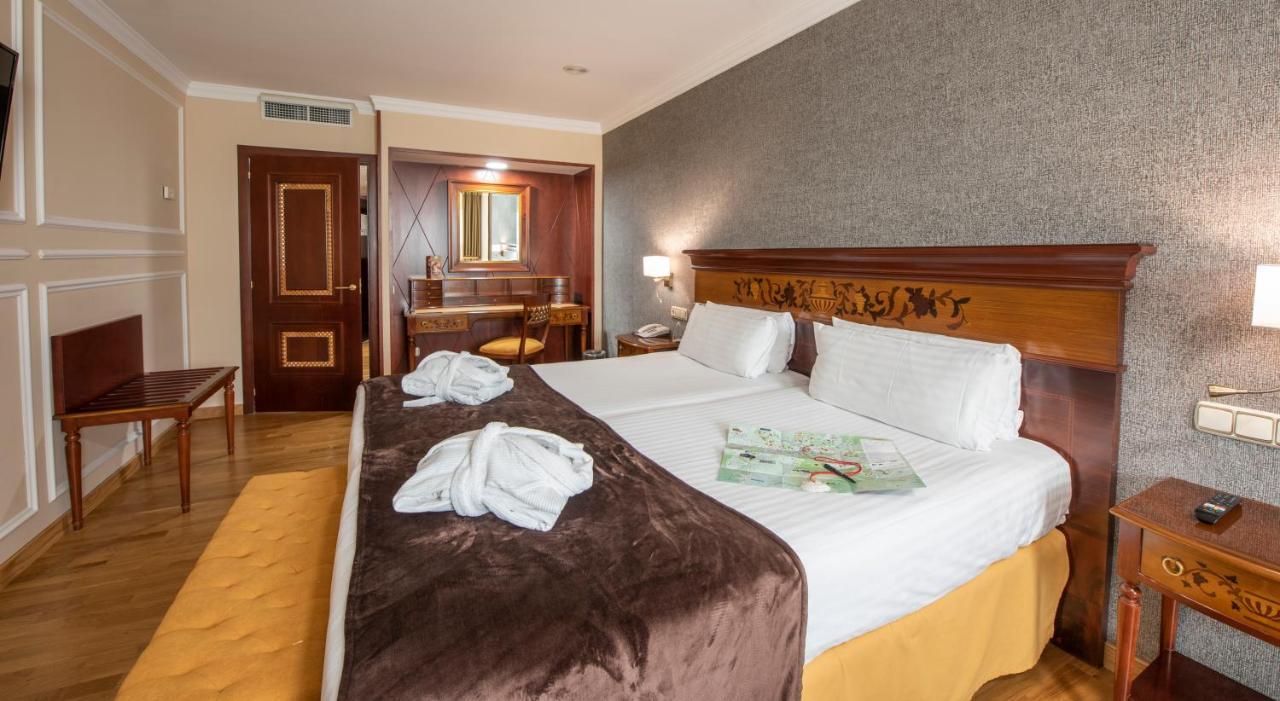 Eurostars Araguaney Hotel Santiago de Compostela Ngoại thất bức ảnh A room at the hotel