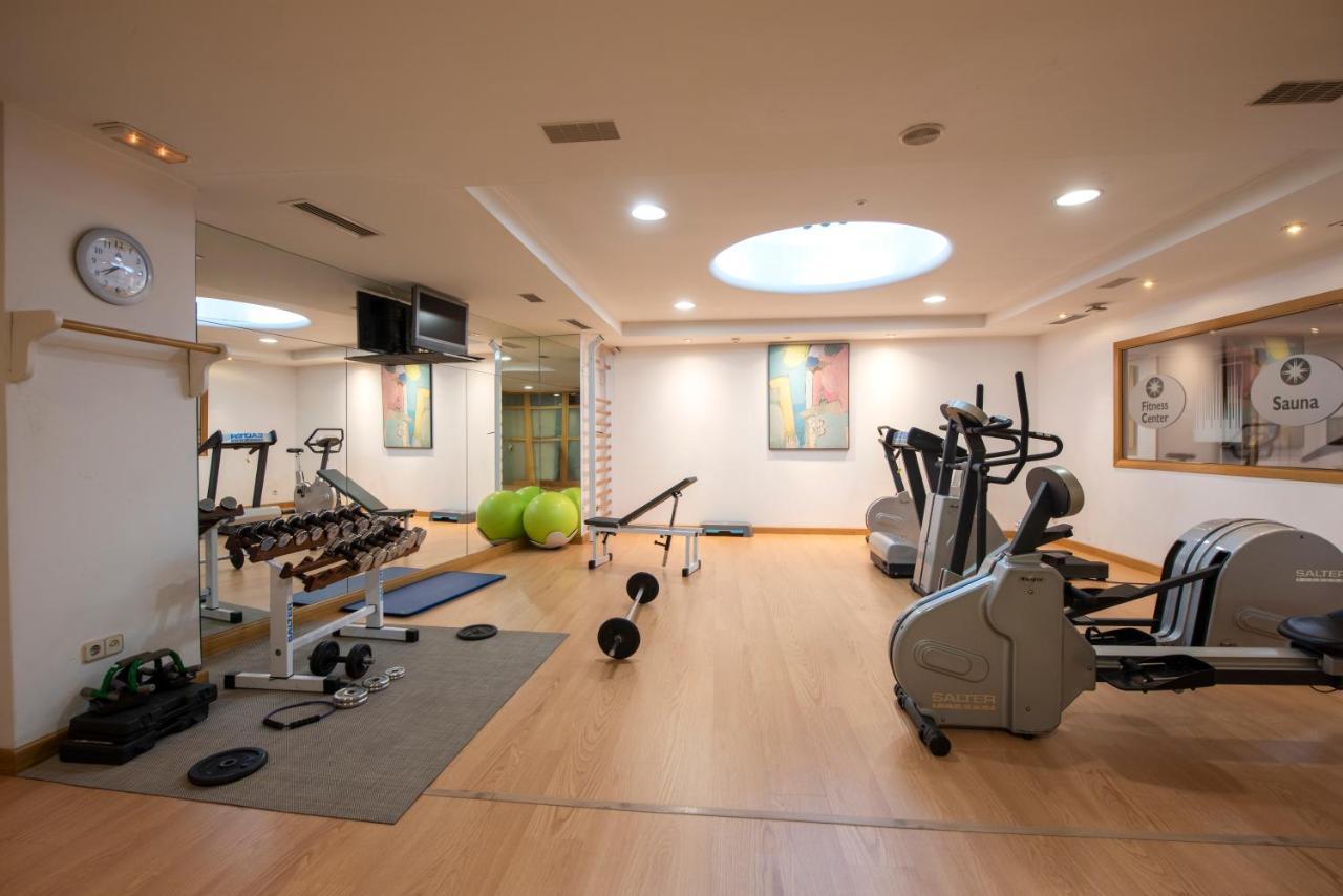 Eurostars Araguaney Hotel Santiago de Compostela Ngoại thất bức ảnh A gym at a hotel