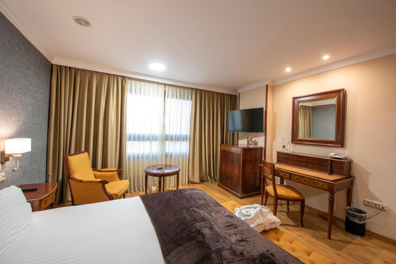 Eurostars Araguaney Hotel Santiago de Compostela Ngoại thất bức ảnh A room at the hotel