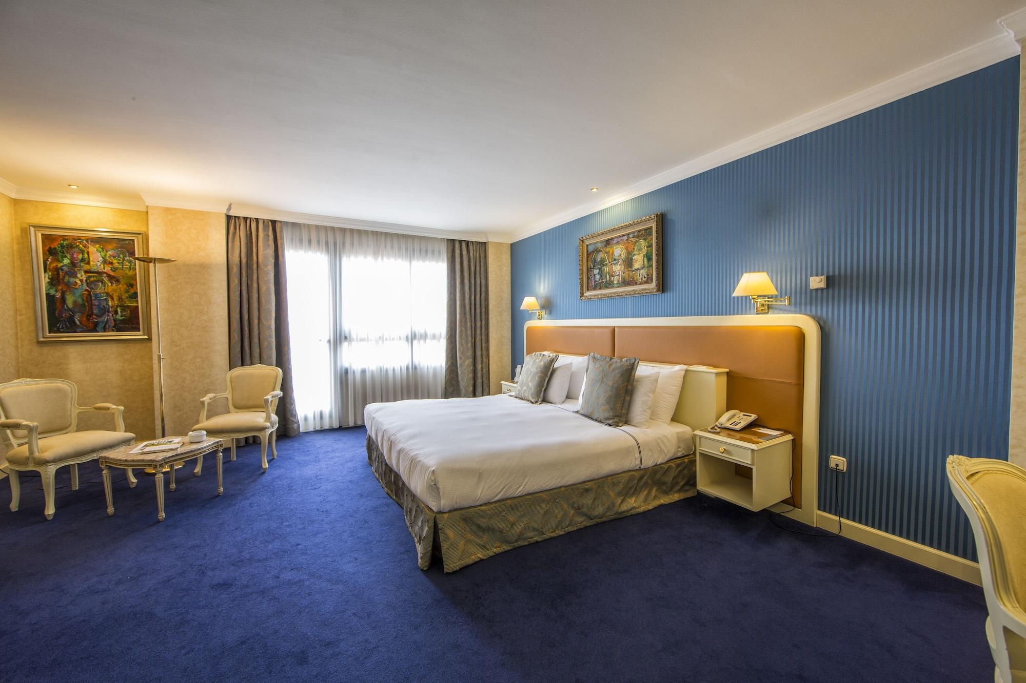 Eurostars Araguaney Hotel Santiago de Compostela Ngoại thất bức ảnh A room at the hotel
