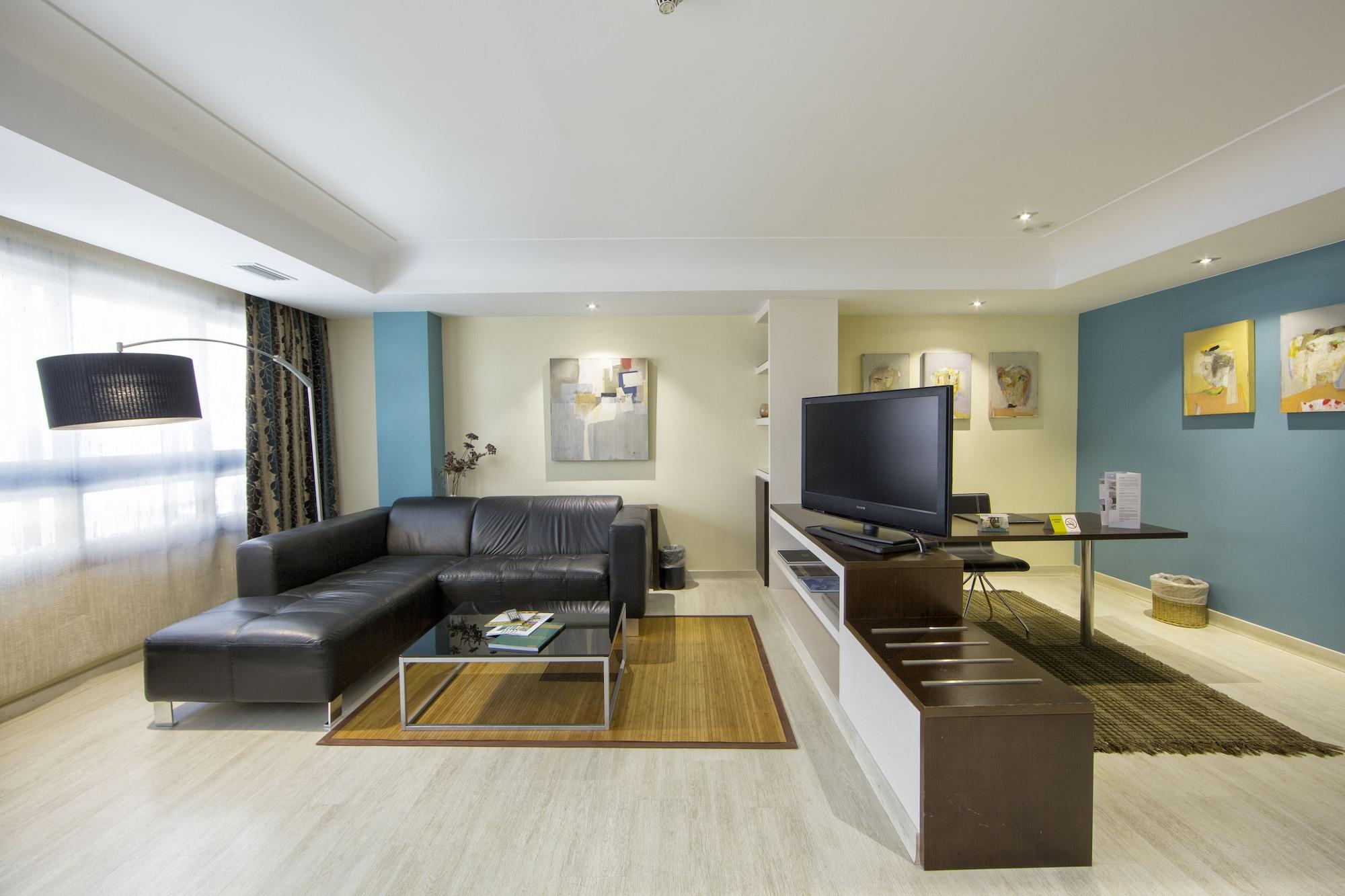 Eurostars Araguaney Hotel Santiago de Compostela Ngoại thất bức ảnh A typical living room in a serviced apartment