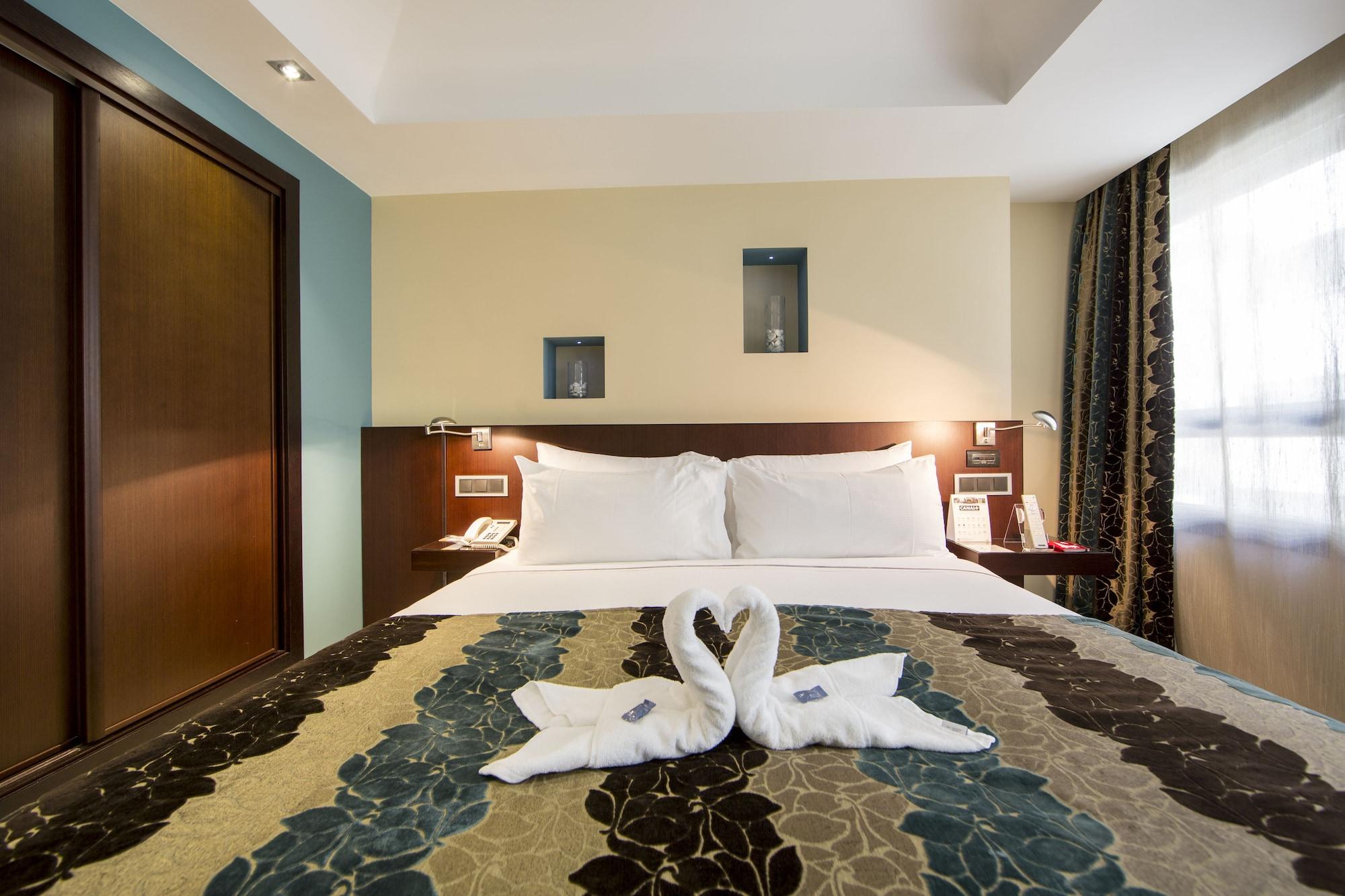 Eurostars Araguaney Hotel Santiago de Compostela Ngoại thất bức ảnh A bedroom at the hotel