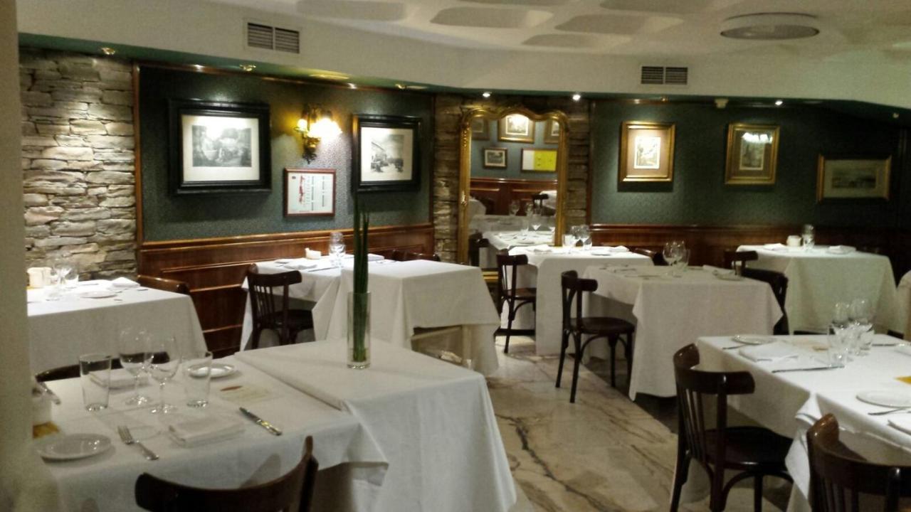 Eurostars Araguaney Hotel Santiago de Compostela Ngoại thất bức ảnh Interior of the restaurant