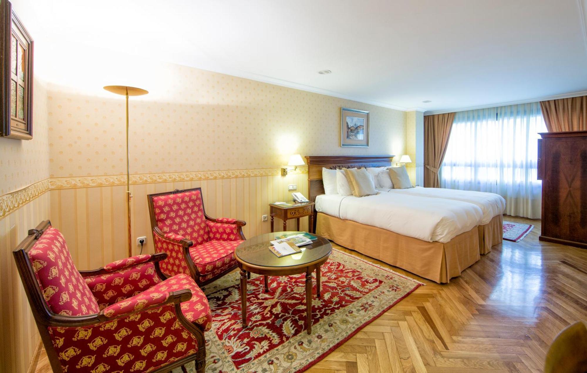 Eurostars Araguaney Hotel Santiago de Compostela Phòng bức ảnh A room at the hotel